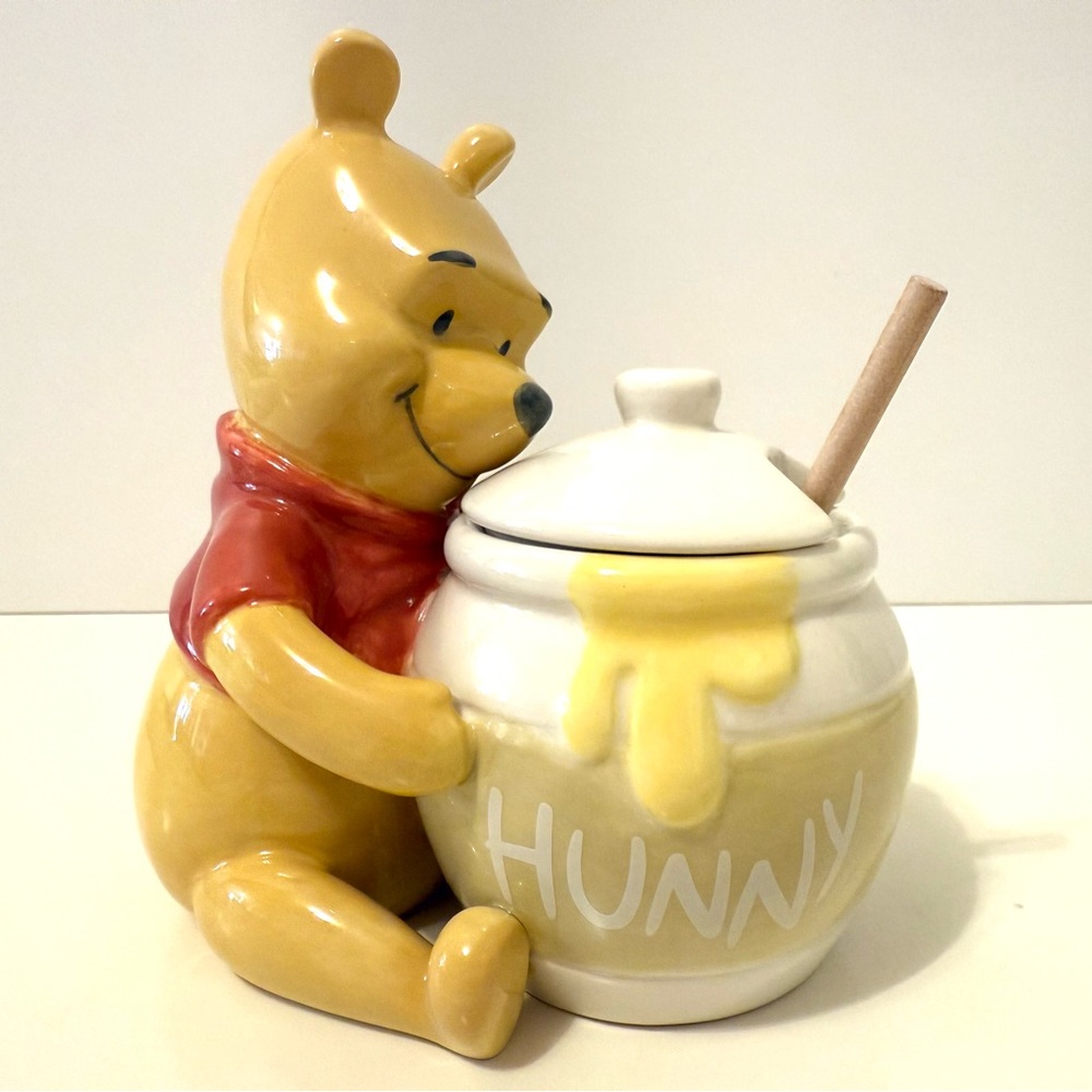 Disney Winnie the Pooh Ceramic Honey Pot with Pooh – Hallmark Collectible